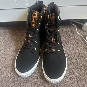 NWOB Timberland Skyla Bay 6” Boots